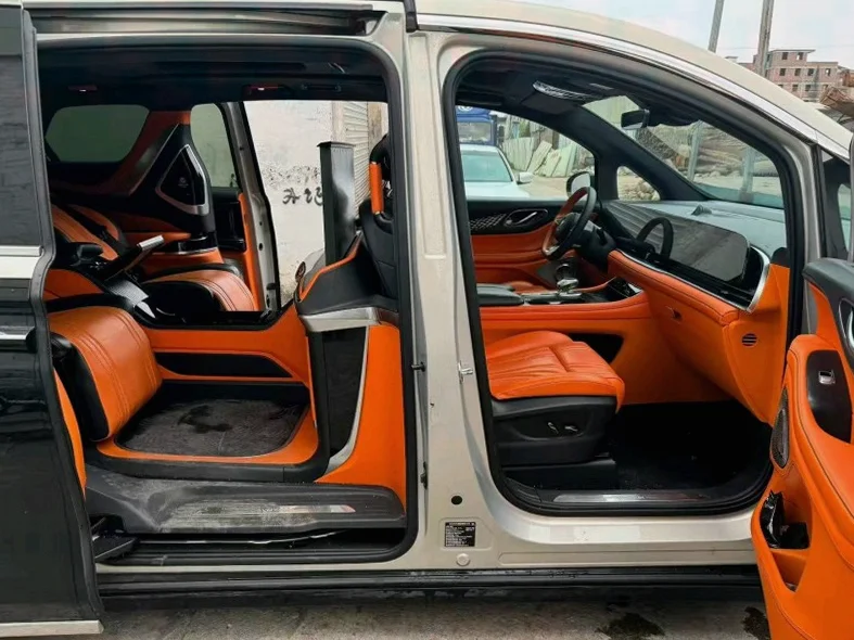 岚图汽车梦想家 后面外观三