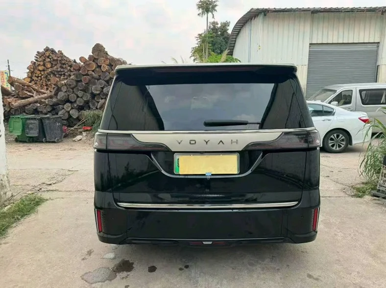 岚图汽车梦想家 内饰前排