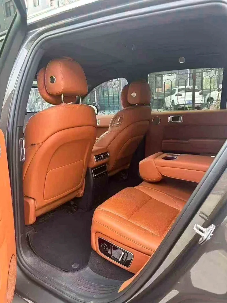 理想L7 后面外观一