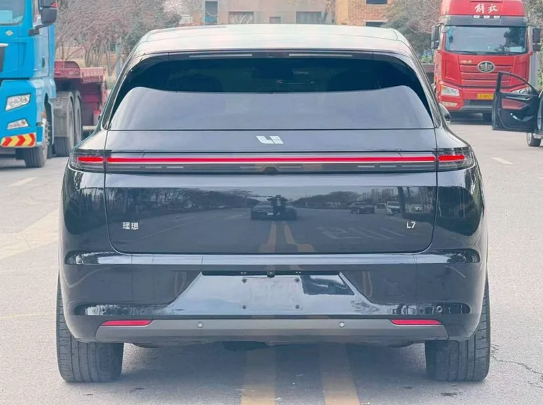 理想L7 内饰前排