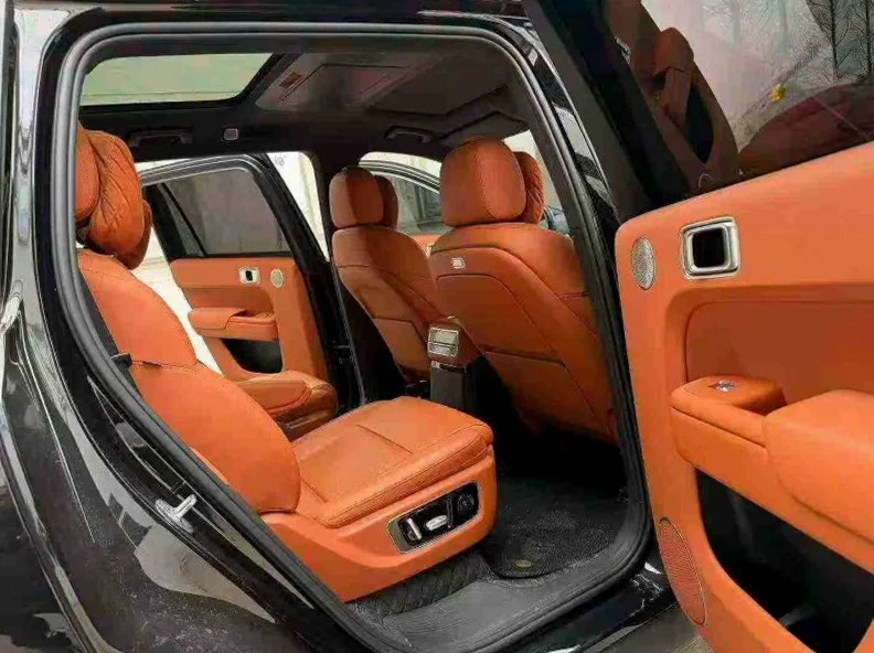 理想L9 内饰前排