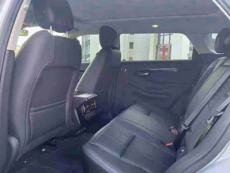 路虎极光 正面外观三