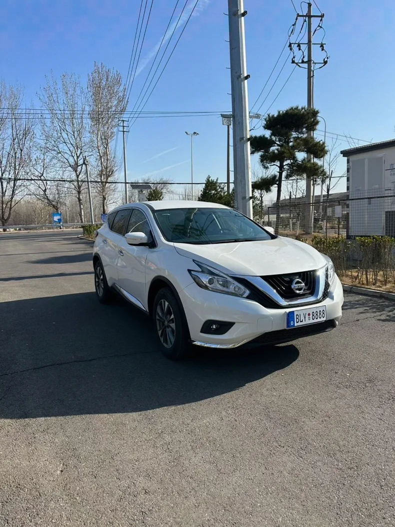 日产楼兰 正面外观二