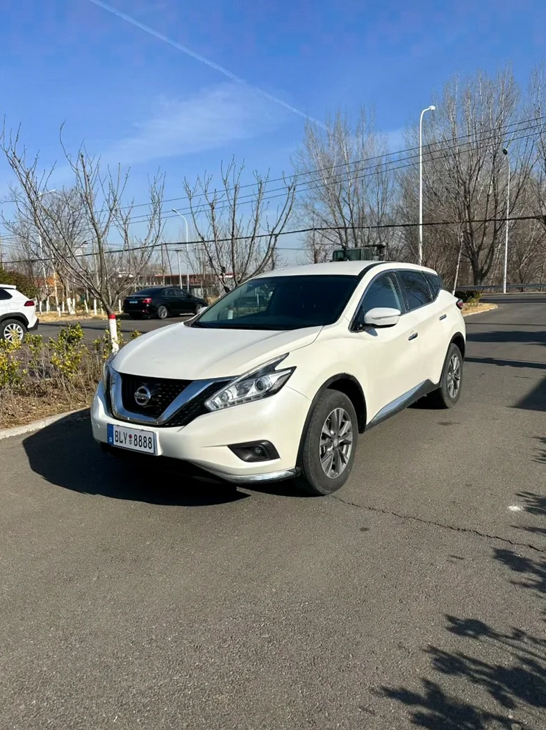 日产楼兰 后面外观一