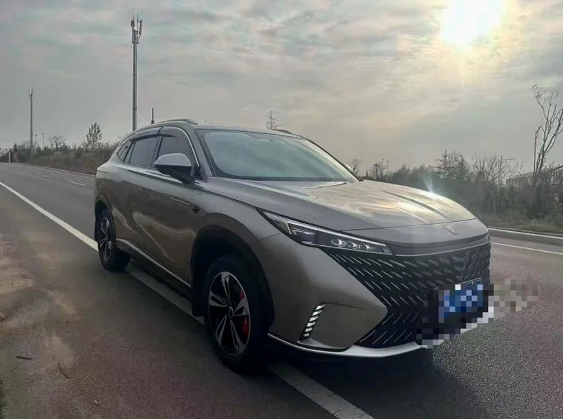 荣威RX5 正面外观二