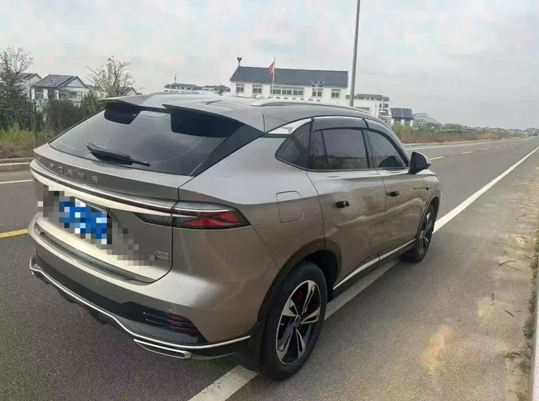 荣威RX5 内饰后排