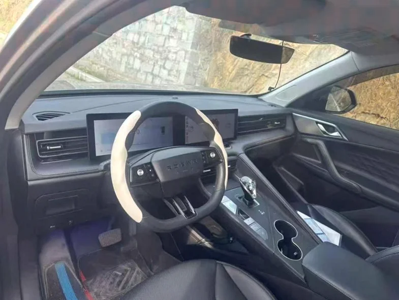 荣威RX5 后面外观一