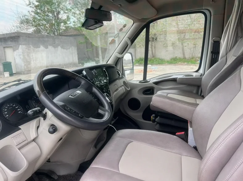 依维柯房车 后面外观二