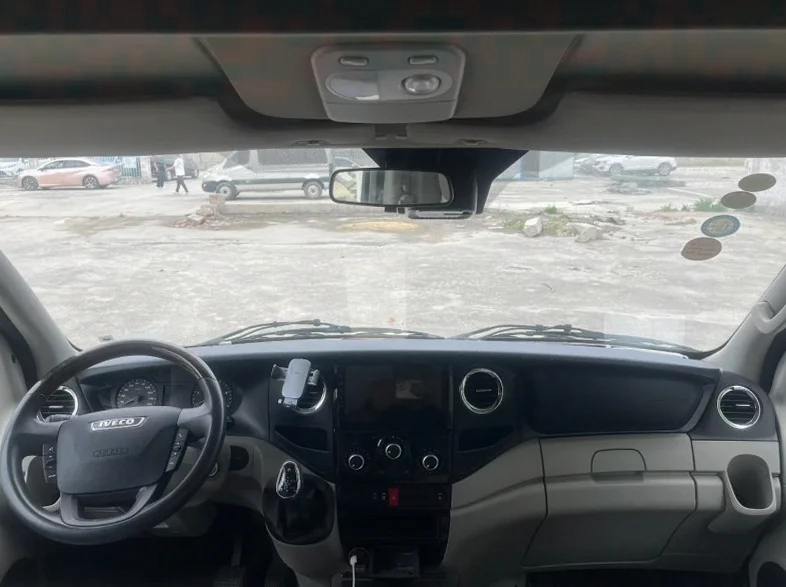 依维柯房车 后面外观三