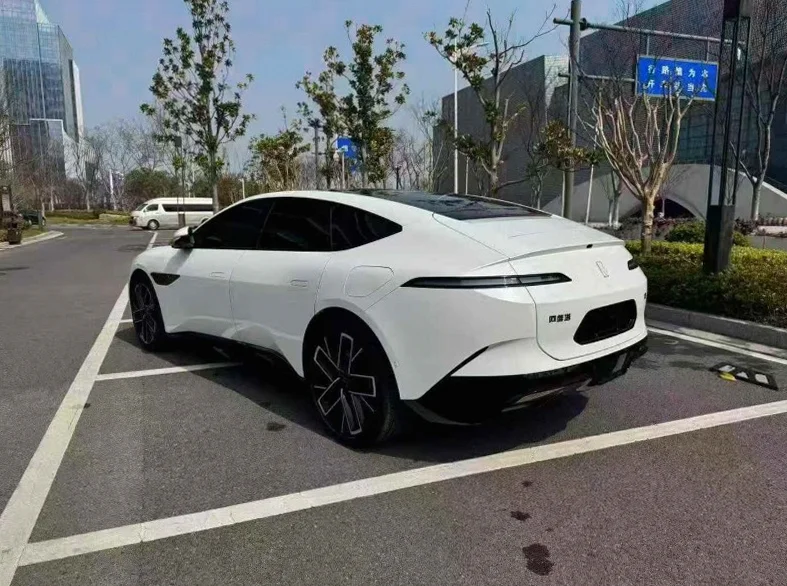 阿维塔12 内饰后排