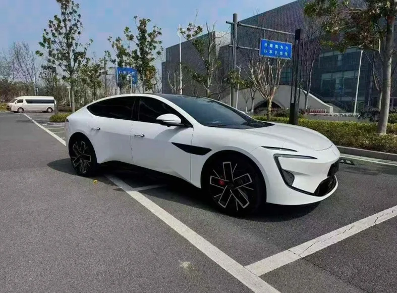 阿维塔12 正面外观三