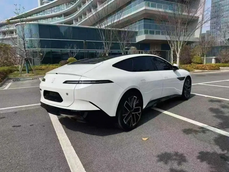 阿维塔12 后面外观三