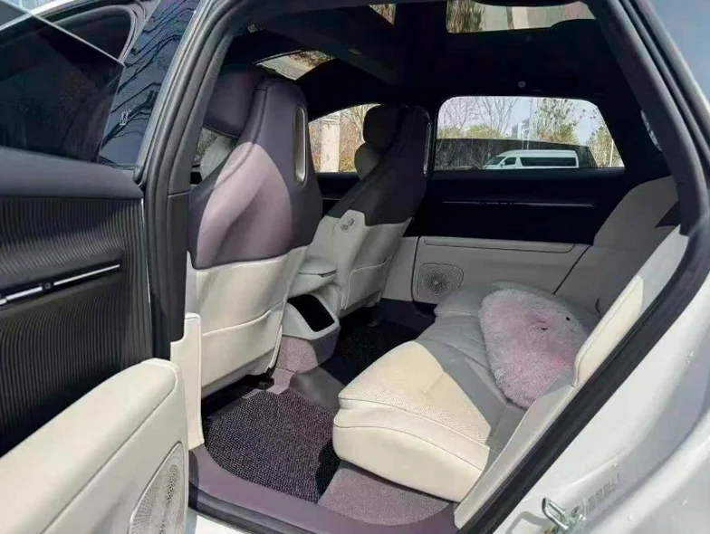 阿维塔12 后面外观二