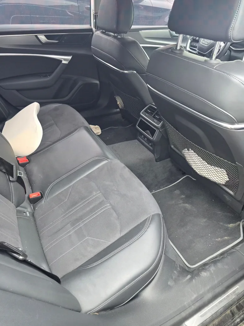 奥迪A7L 内饰前排