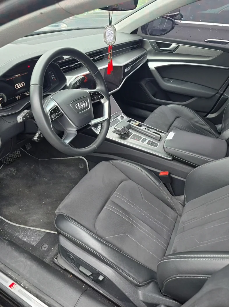 奥迪A7L 后面外观一