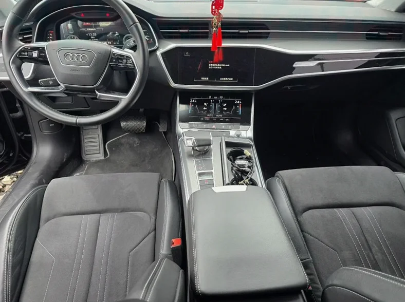 奥迪A7L 内饰后排