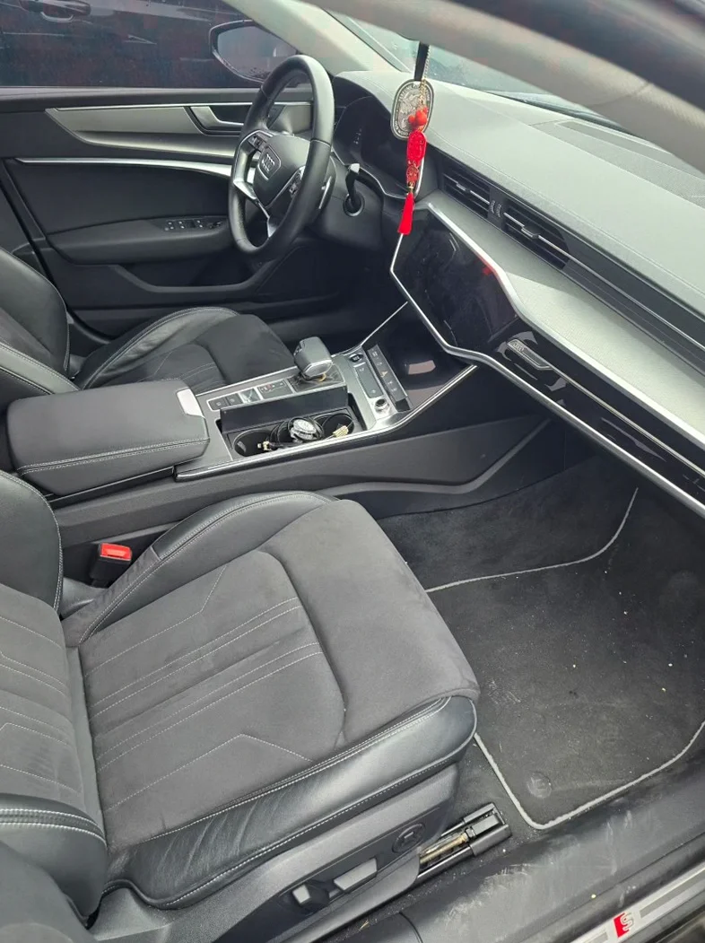 奥迪A7L 正面外观三