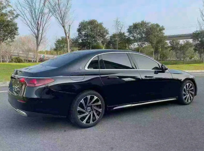 奔驰E 内饰前排