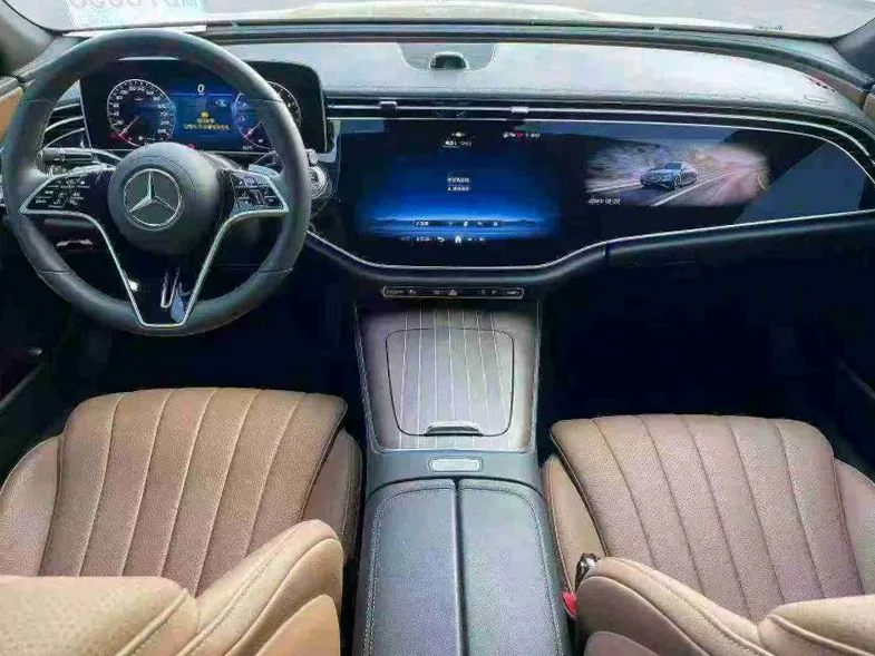 奔驰E 后面外观三