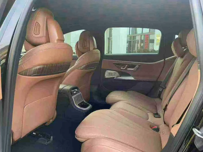 奔驰E 后面外观二