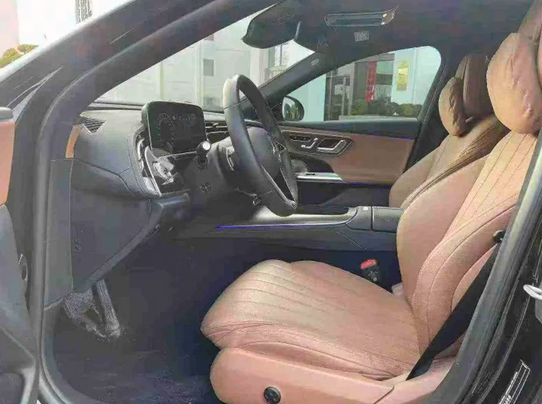 奔驰E 后面外观一