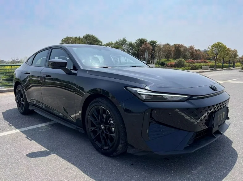 长安汽车UNI 后面外观一