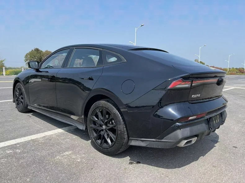 长安汽车UNI 后面外观二