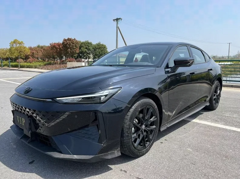 长安汽车UNI 正面外观二