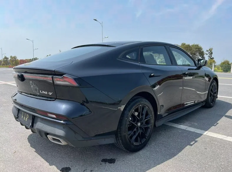 长安汽车UNI 驾驶室