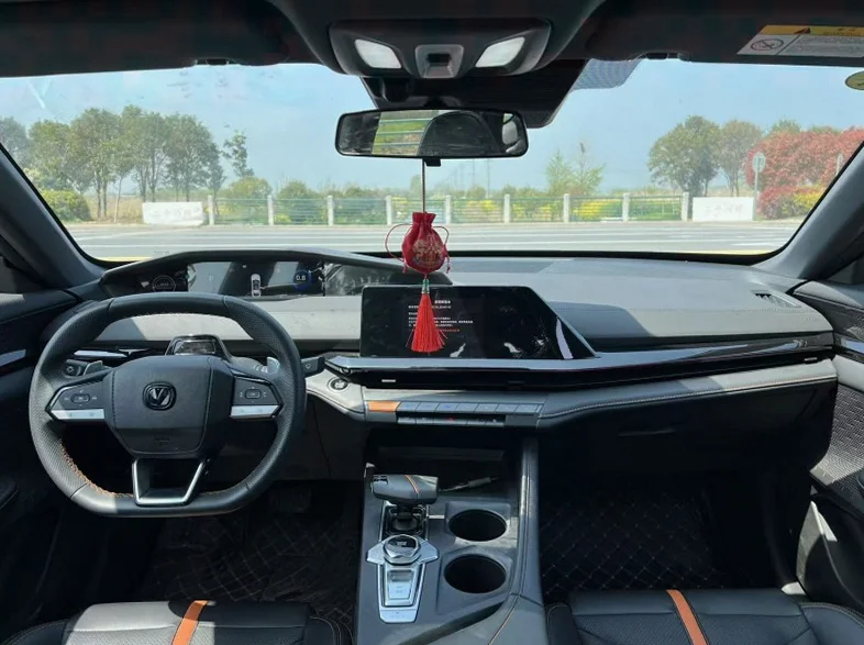 长安汽车UNI 内饰后排