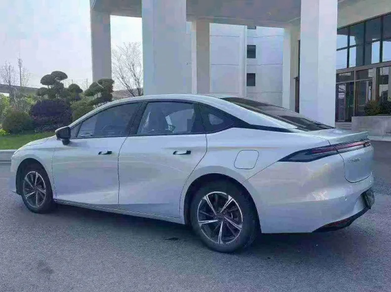 传祺埃安S 内饰后排