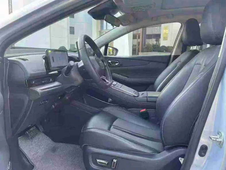 传祺埃安S 后面外观一