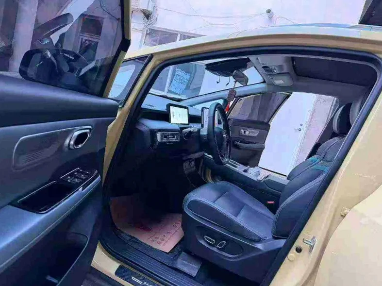 传祺埃安Y 后面外观一