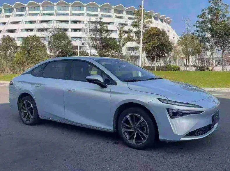 传祺埃安S 正面外观二