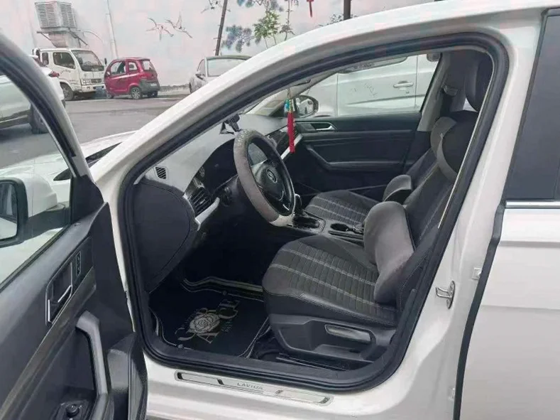 大众朗逸 后面外观一