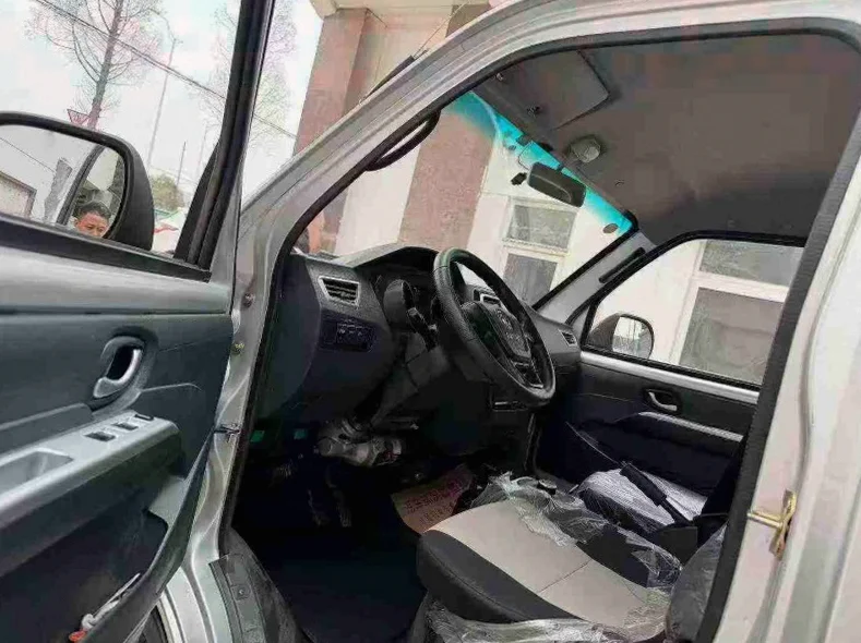 东风凯普特 后面外观一