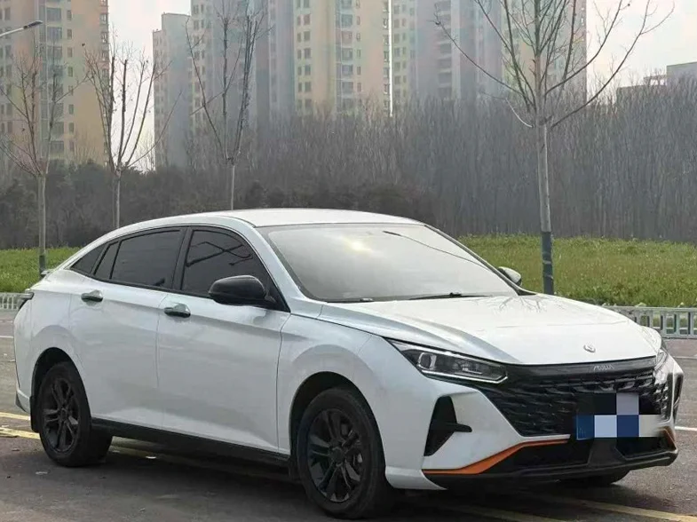 东风奕炫 正面外观三