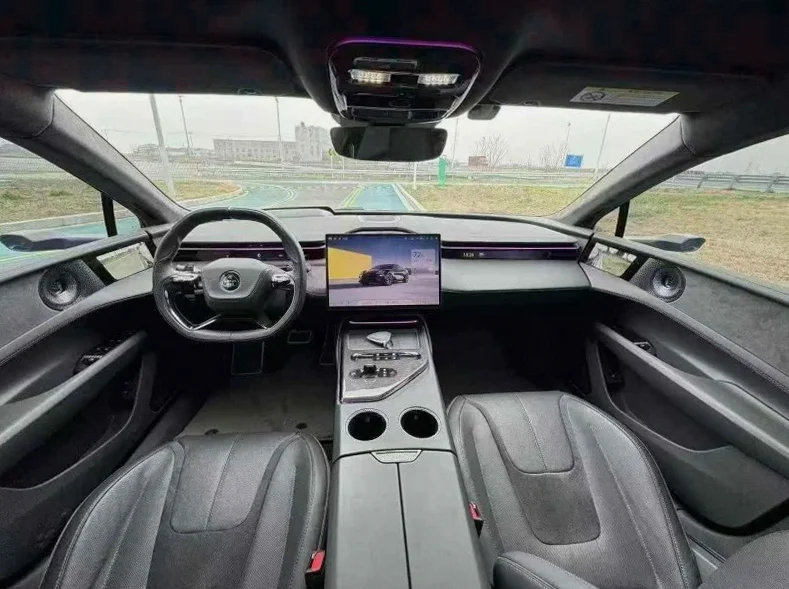 路特斯EMEYA 后面外观三