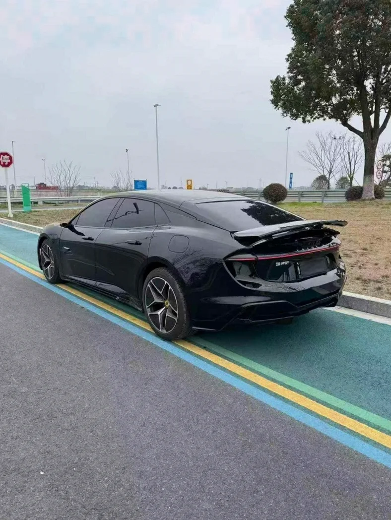 路特斯EMEYA 内饰前排