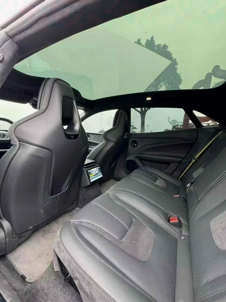 路特斯EMEYA 后面外观一