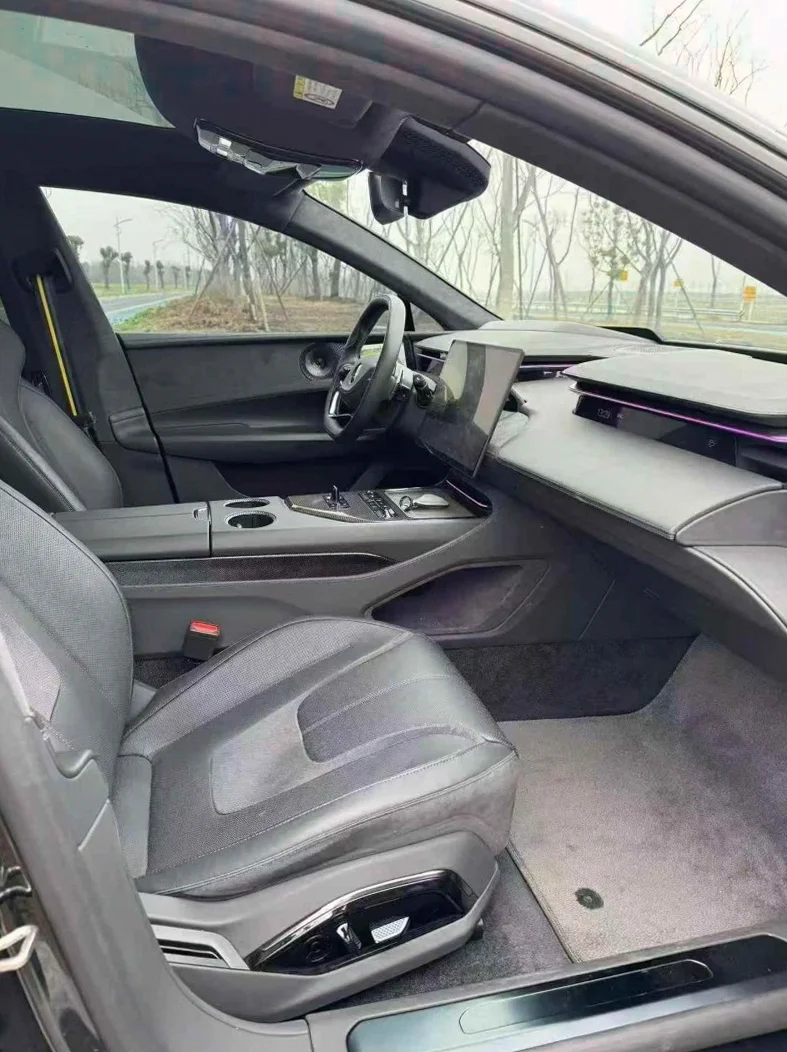 路特斯EMEYA 后面外观二