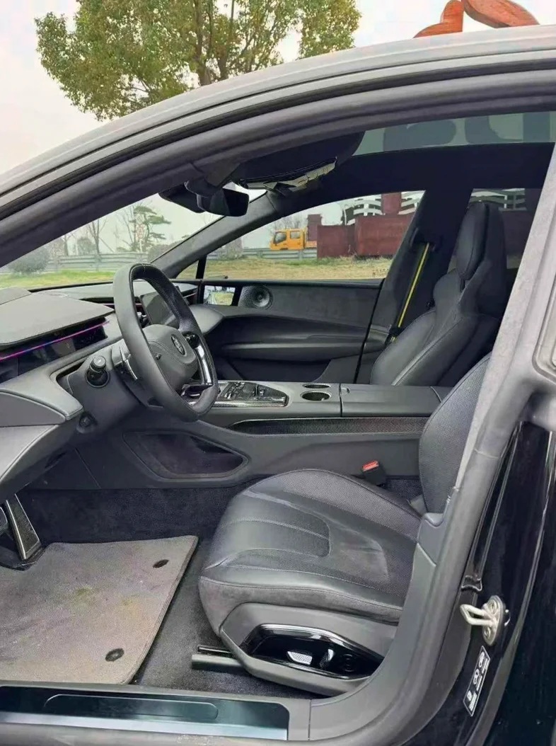 路特斯EMEYA 正面外观三