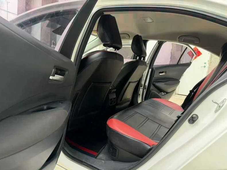 丰田卡罗拉 内饰后排