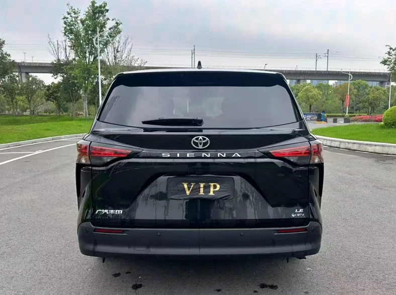 丰田塞纳 内饰前排