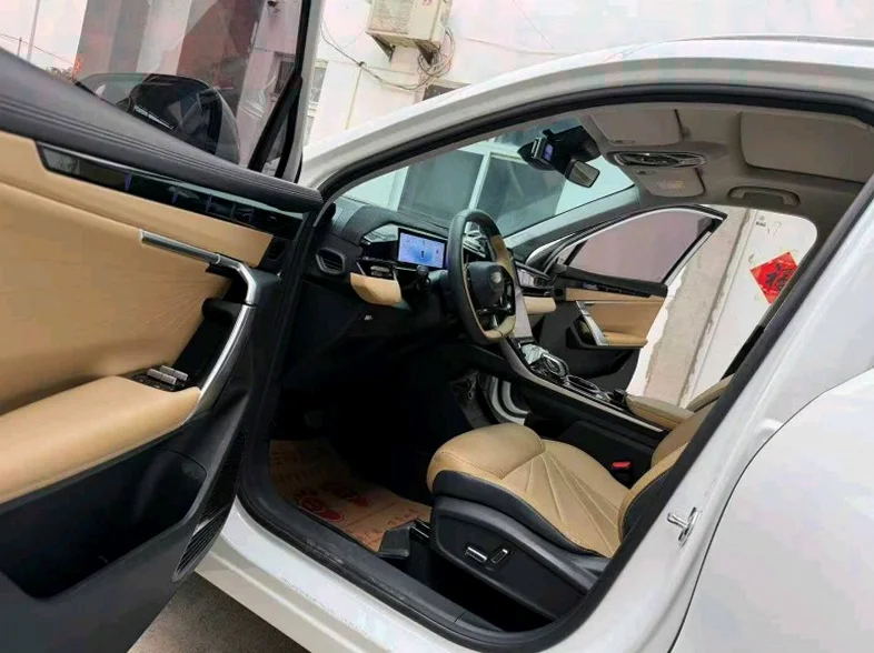 吉利博越 后面外观一