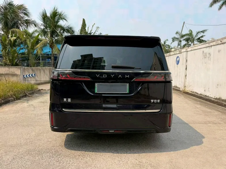 岚图汽车梦想家 内饰前排