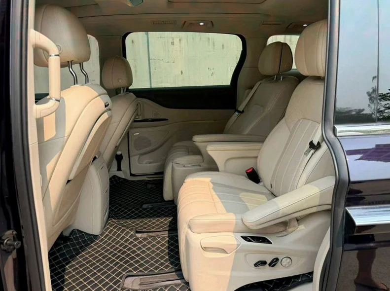 岚图汽车梦想家 后面外观二