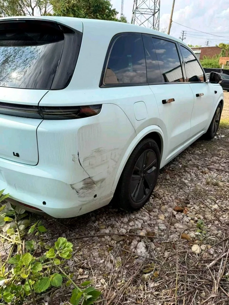 理想L8 后面外观二