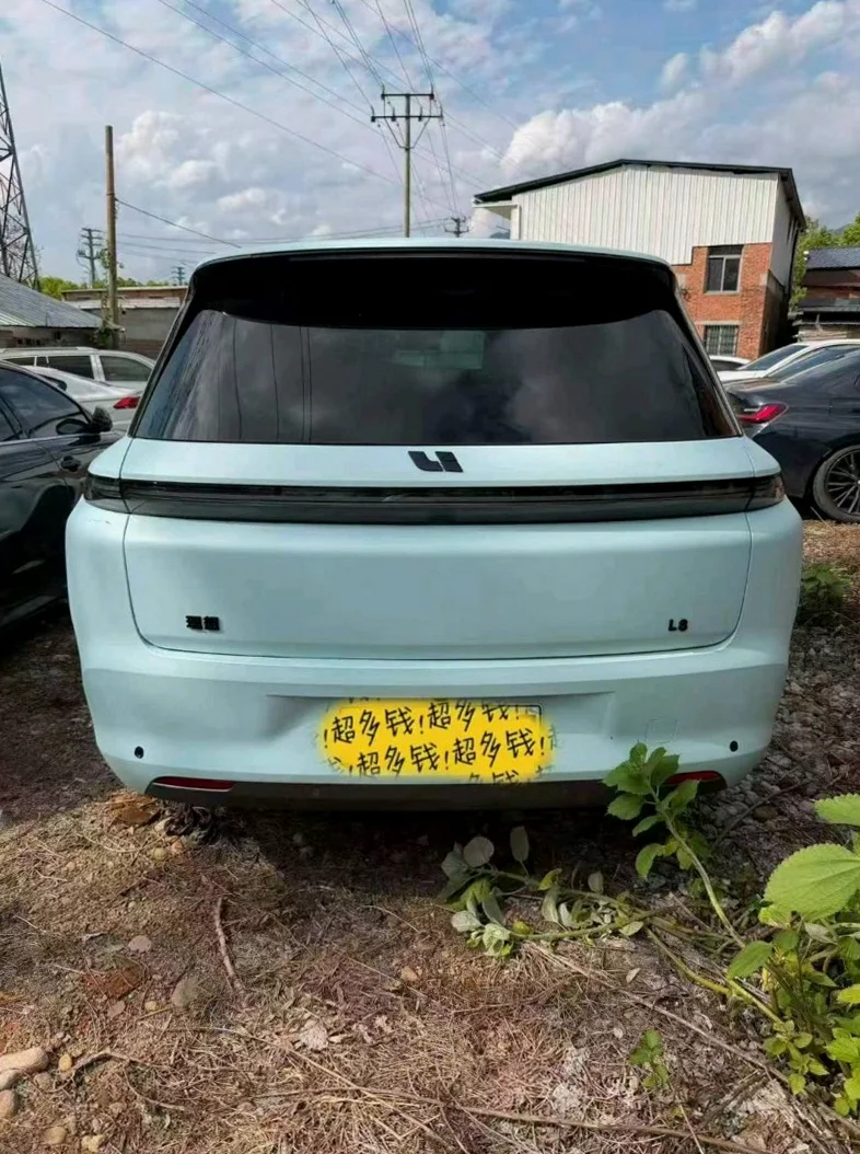 理想L8 后面外观三