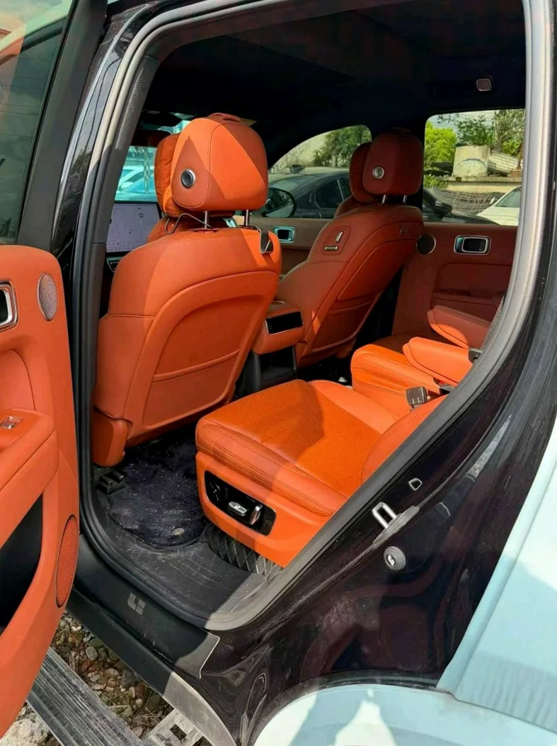 理想L8 内饰前排